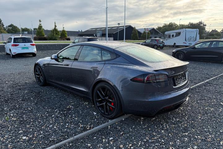 Grå Tesla Model S fra 2023