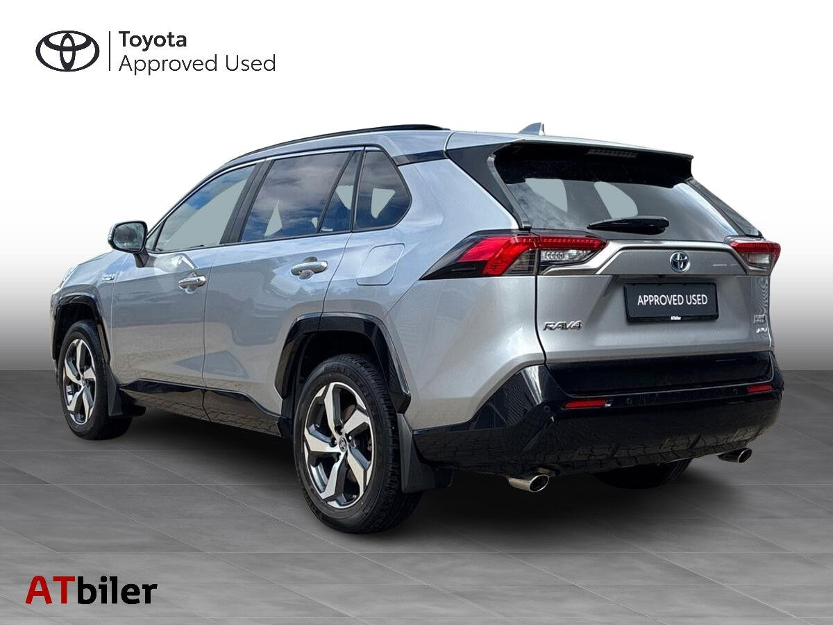 Sølv Toyota RAV4 Plug-in fra 2021
