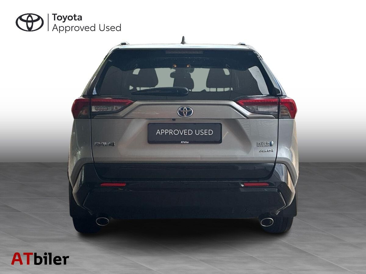 Sølv Toyota RAV4 Plug-in fra 2021