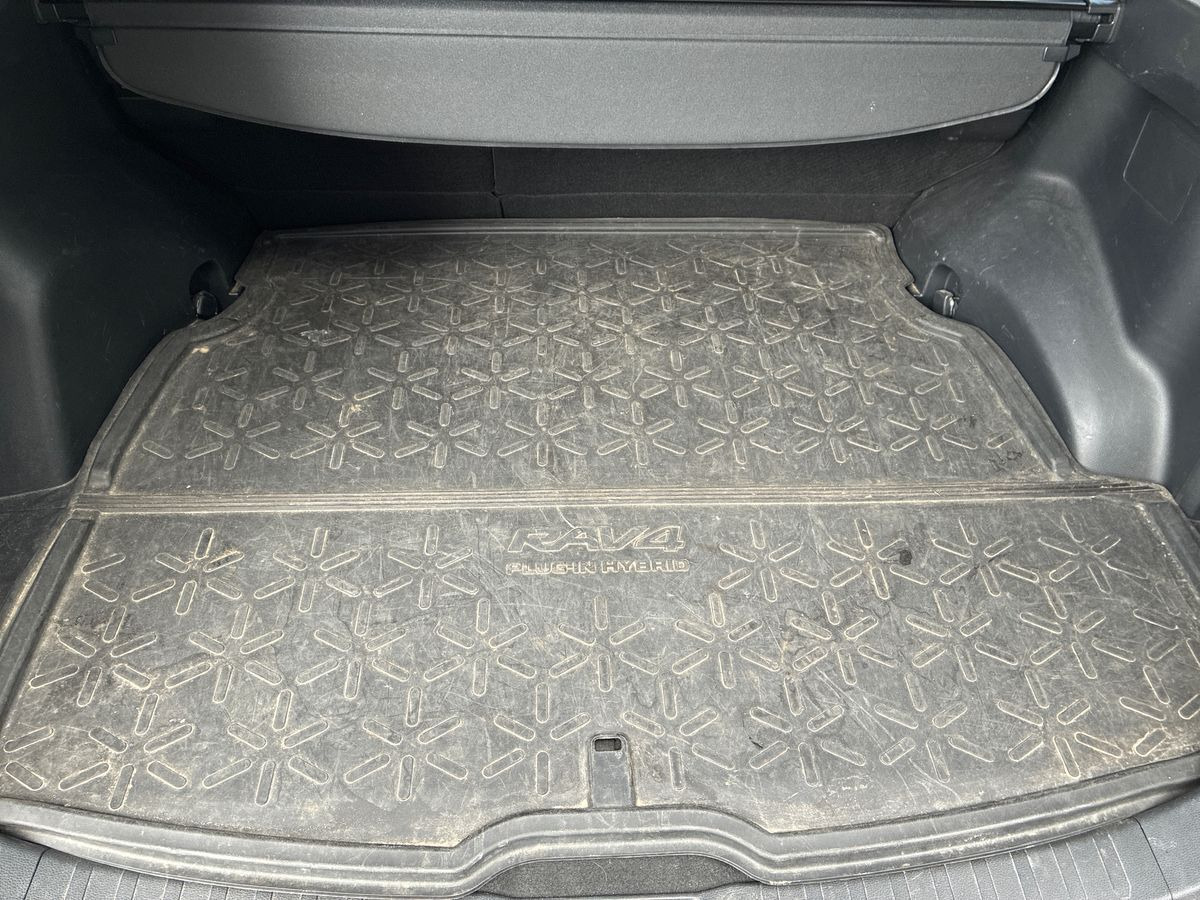 Sølv Toyota RAV4 Plug-in fra 2021