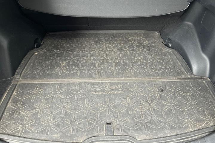 Sølv Toyota RAV4 Plug-in fra 2021