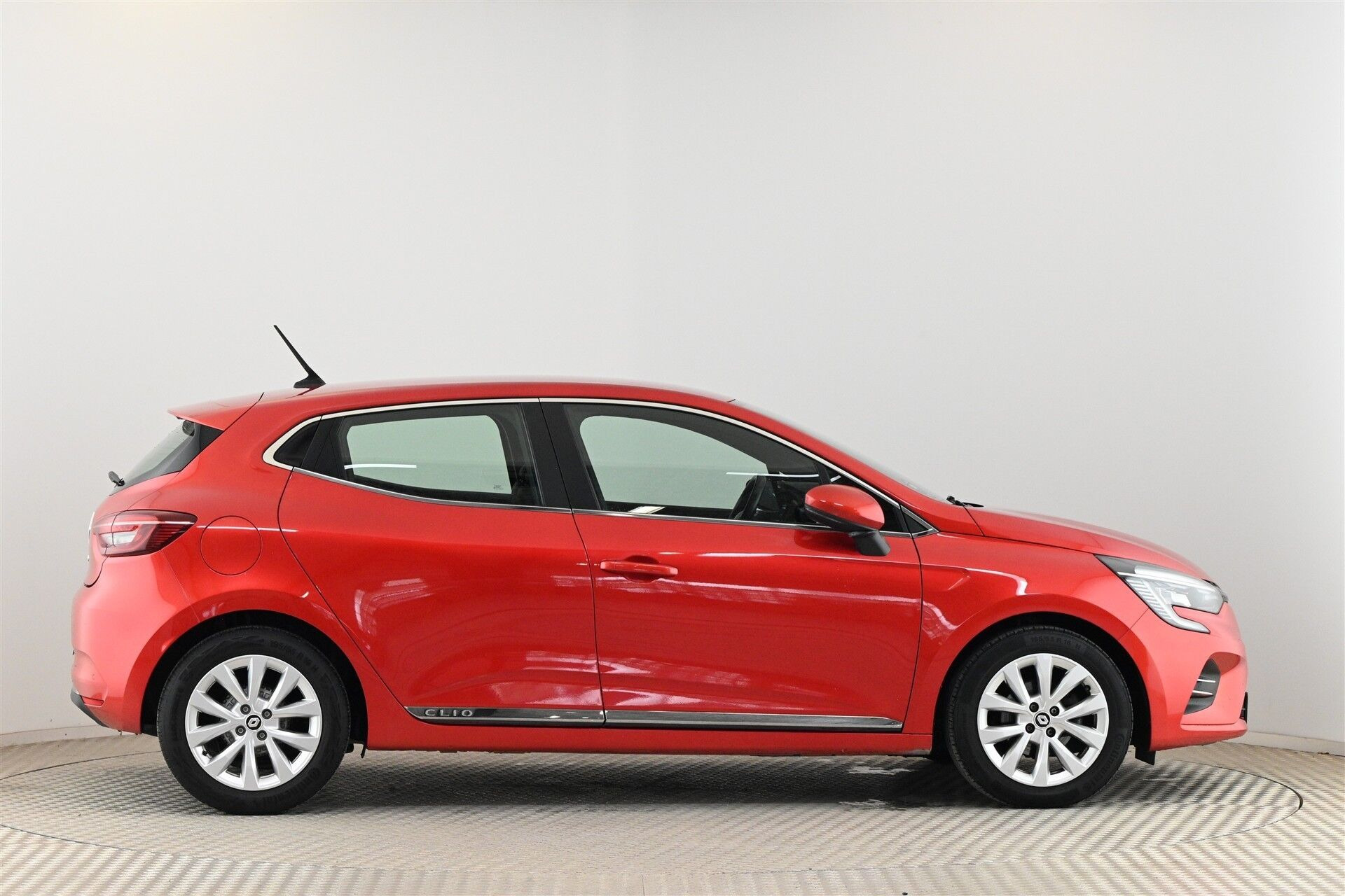 Rød Renault Clio fra 2022