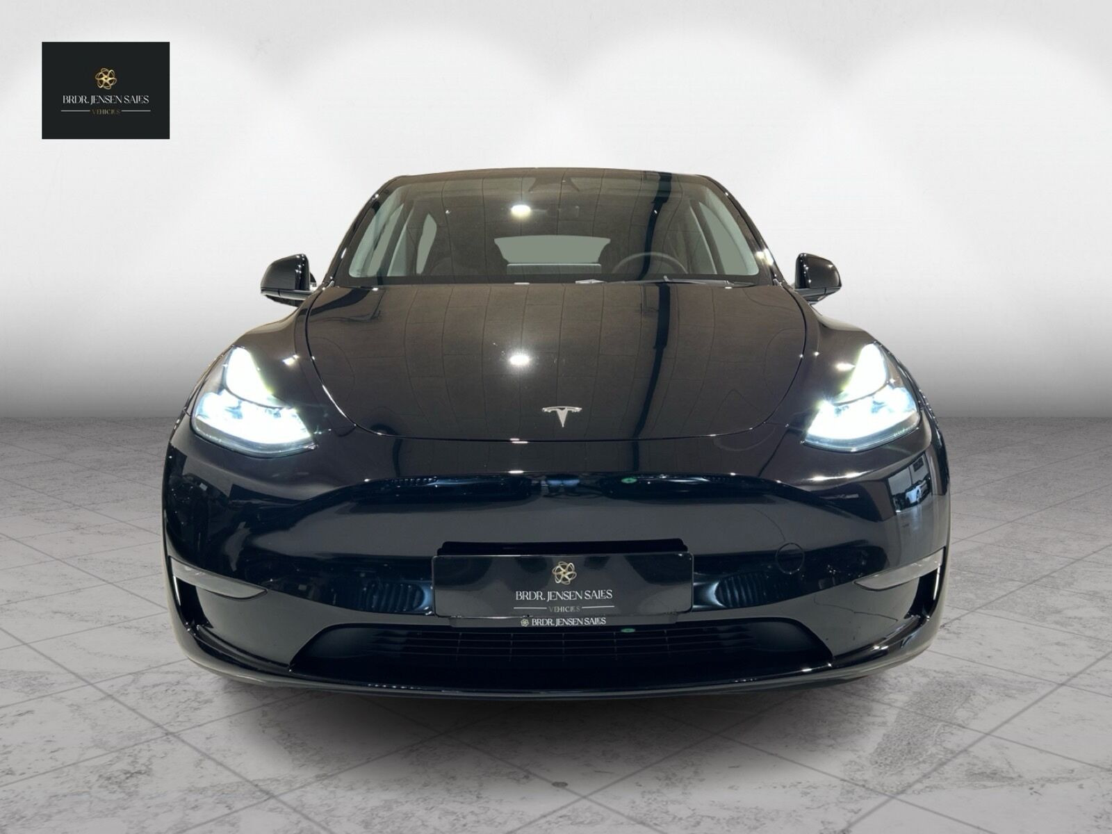 Sort Tesla Model Y fra 2023