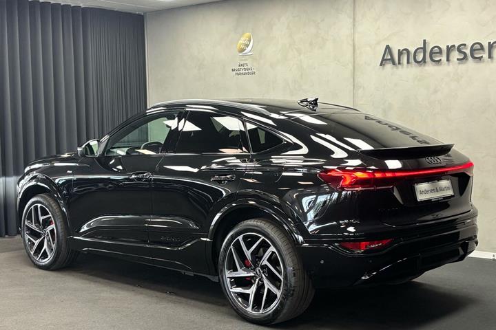 Sort Audi Q6 fra 2026