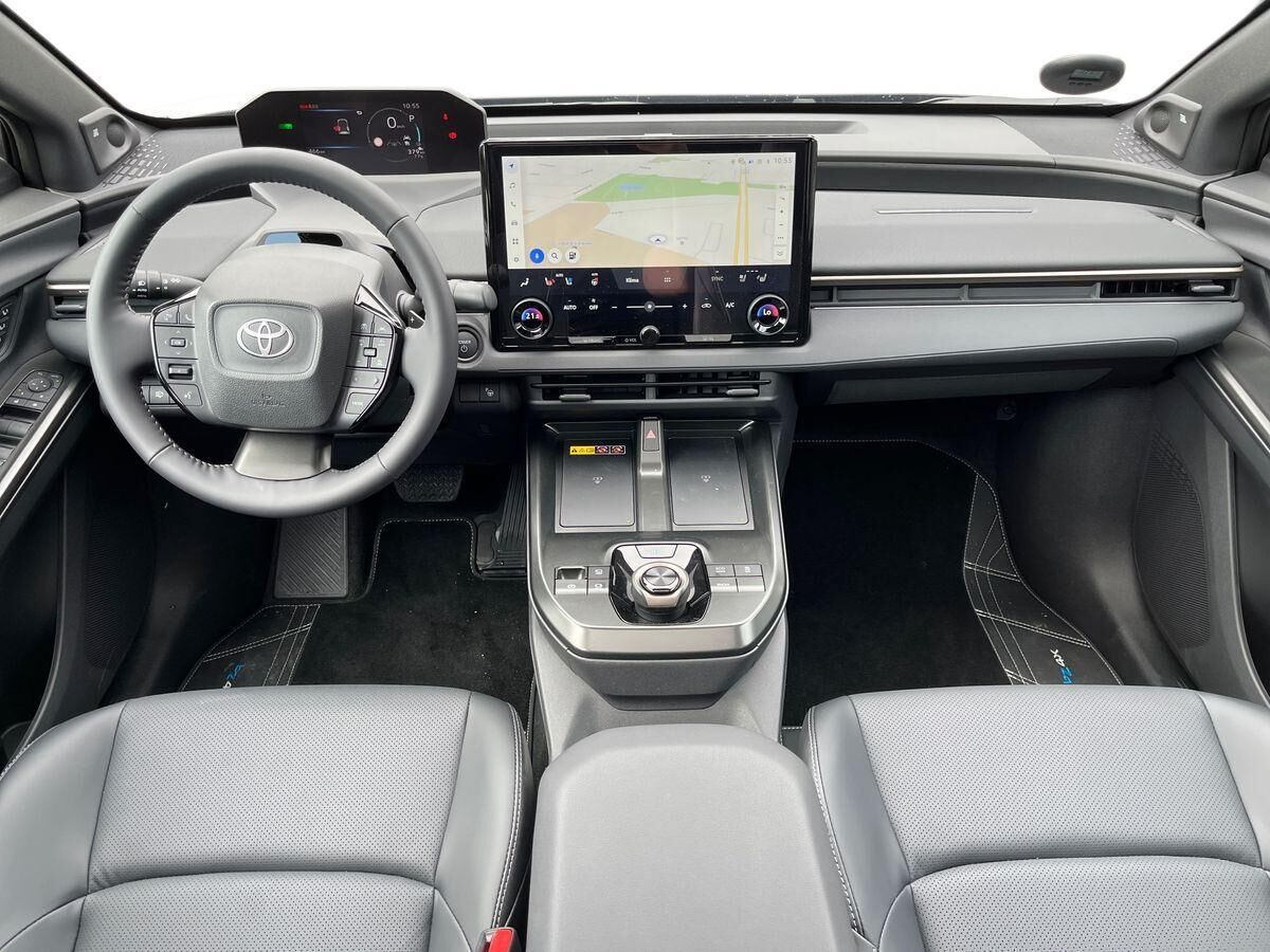 Hvid Toyota BZ4X fra 2026