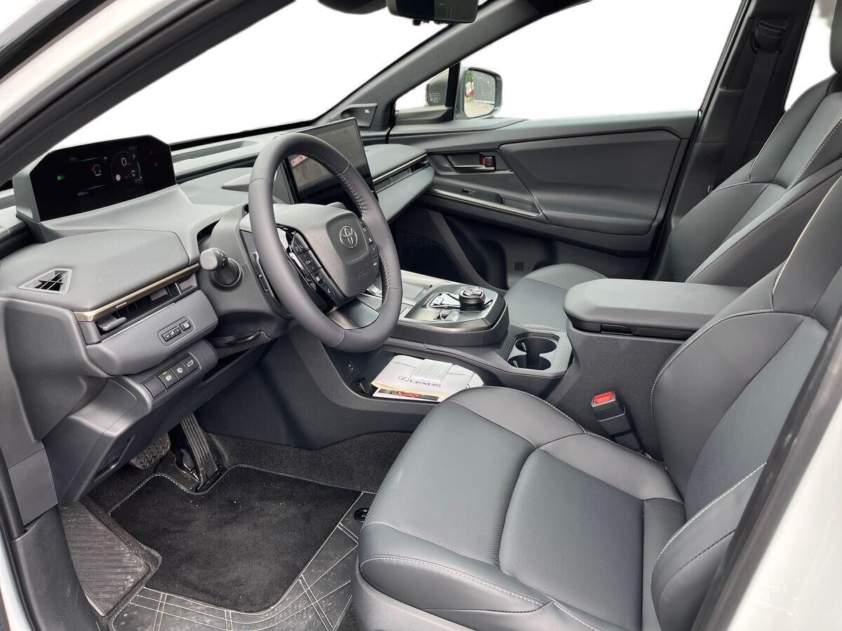Hvid Toyota BZ4X fra 2026