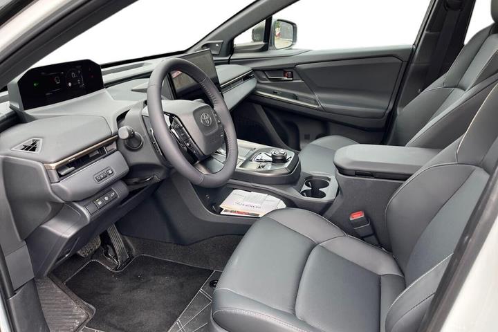 Hvid Toyota BZ4X fra 2026