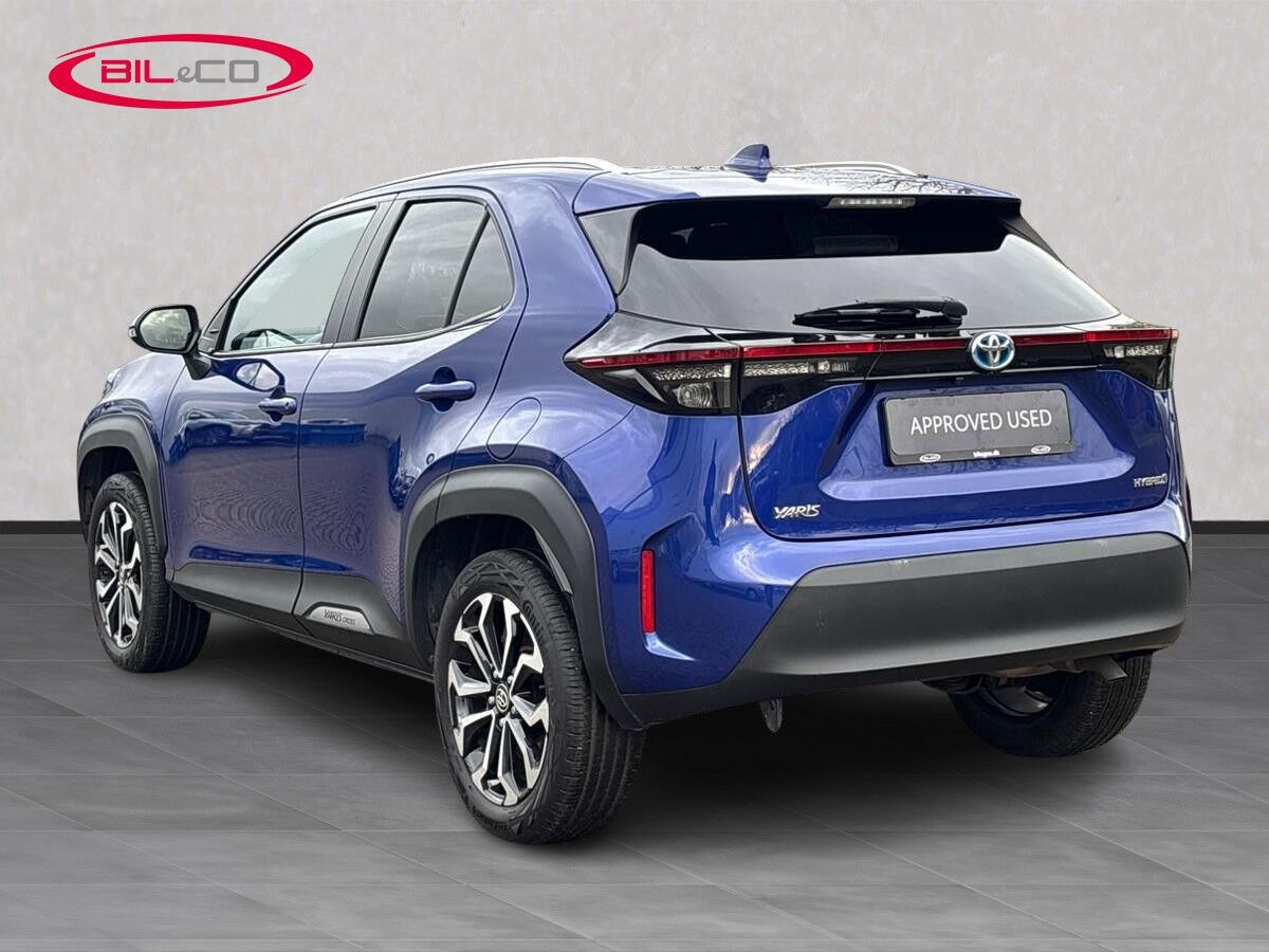 Blå Toyota Yaris Cross fra 2022
