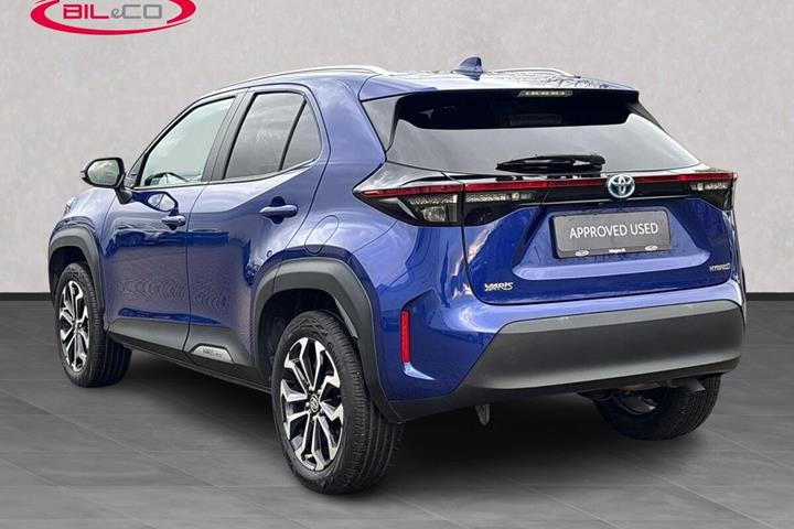 Blå Toyota Yaris Cross fra 2022