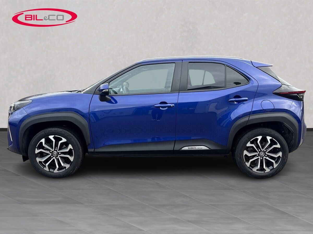 Blå Toyota Yaris Cross fra 2022