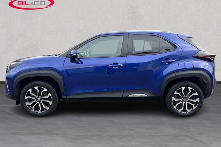 Blå Toyota Yaris Cross fra 2022