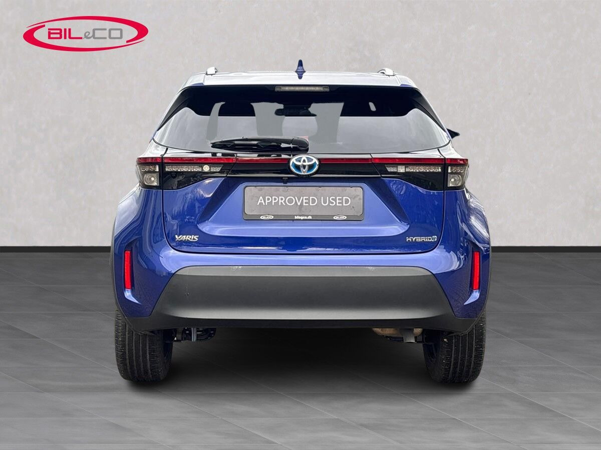 Blå Toyota Yaris Cross fra 2022