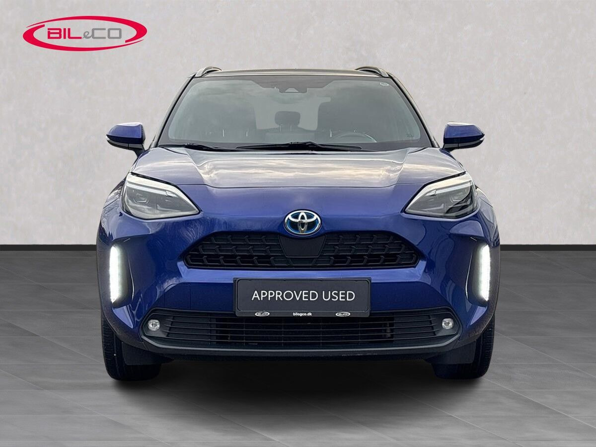 Blå Toyota Yaris Cross fra 2022