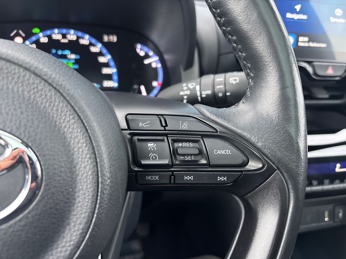 Blå Toyota Yaris Cross fra 2022