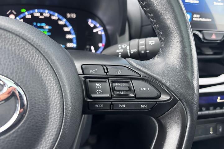 Blå Toyota Yaris Cross fra 2022