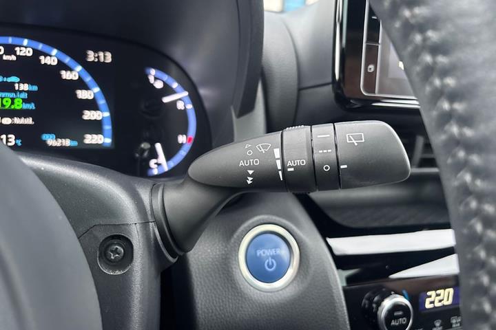 Blå Toyota Yaris Cross fra 2022