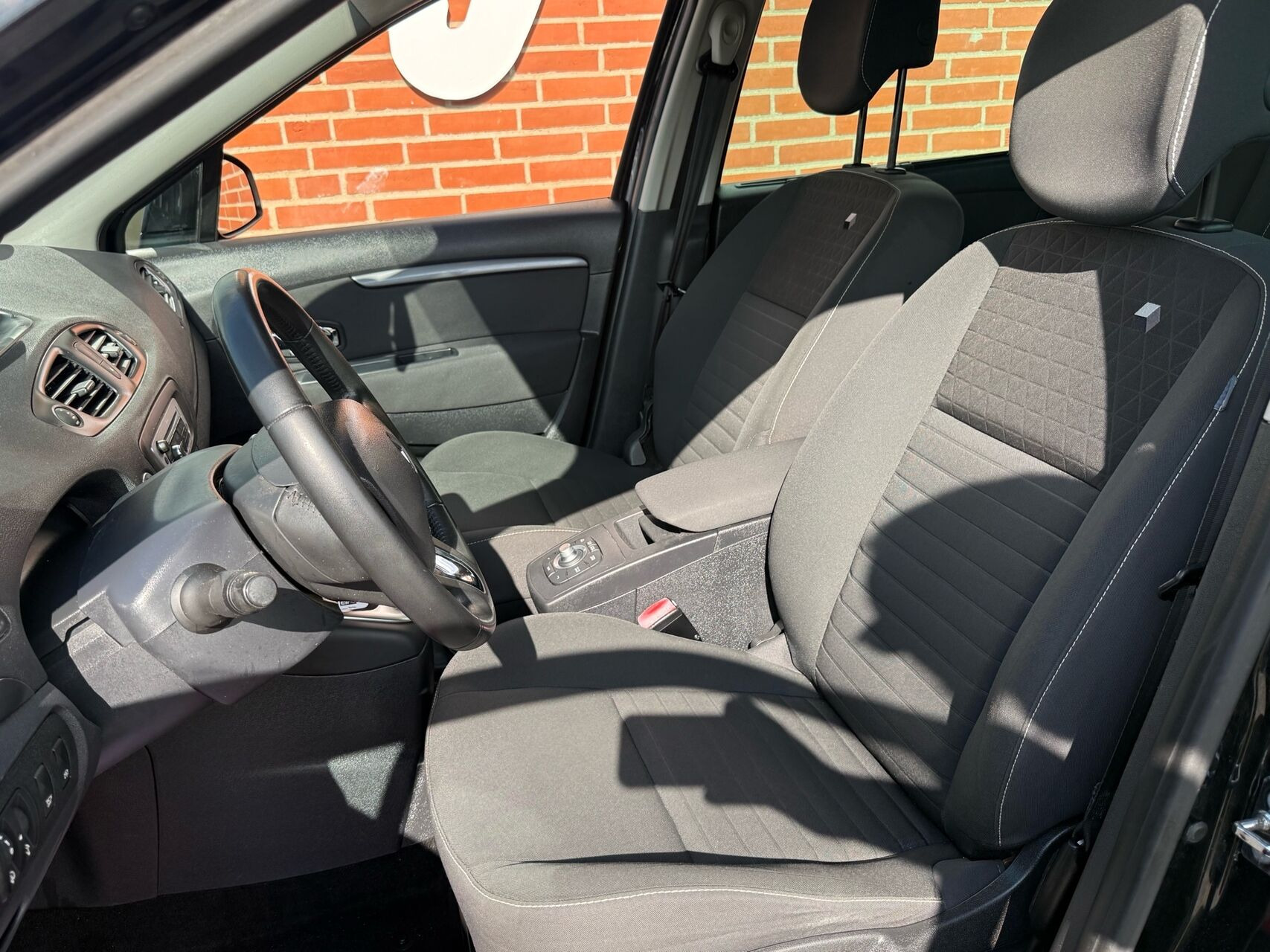 Sort Renault Grand Scénic fra 2015