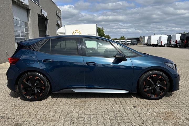 Blå Cupra Born fra 2024