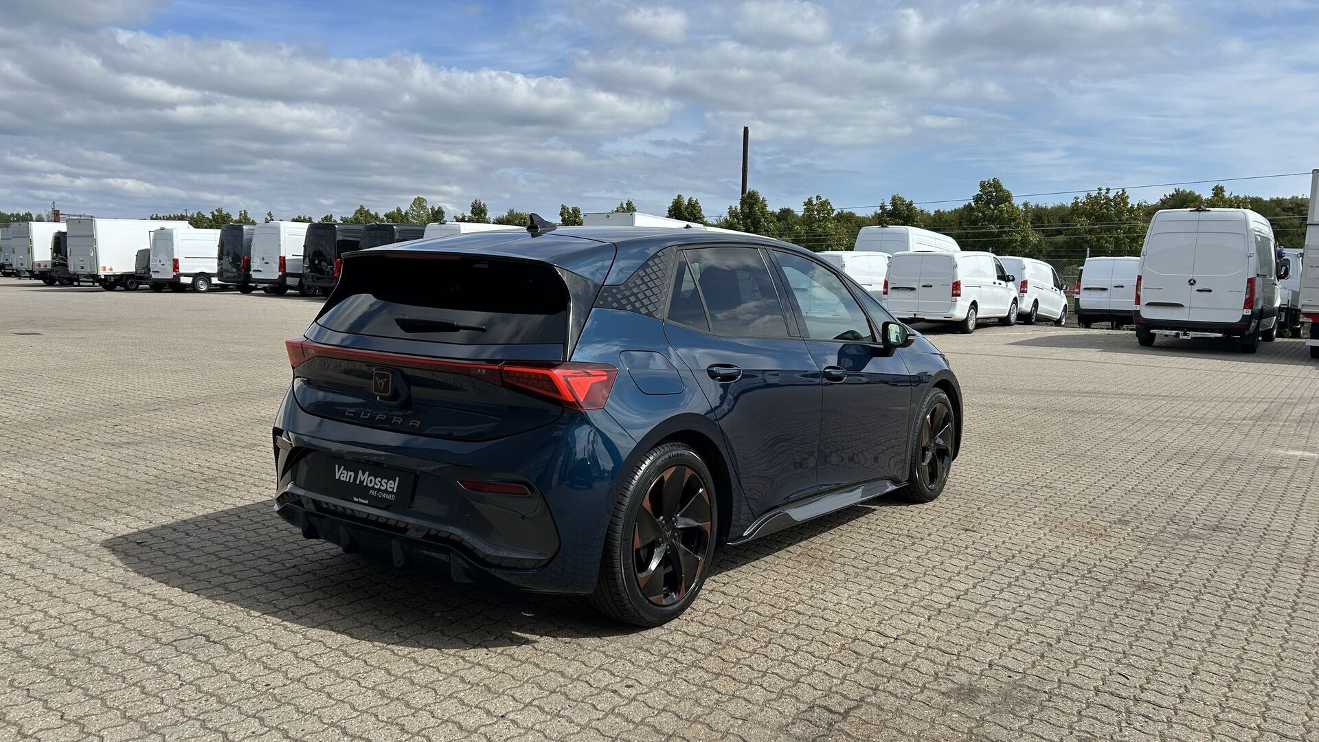 Blå Cupra Born fra 2024