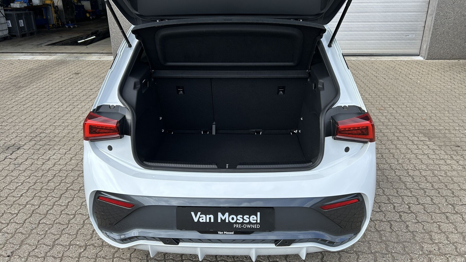 Hvid Cupra Born fra 2023