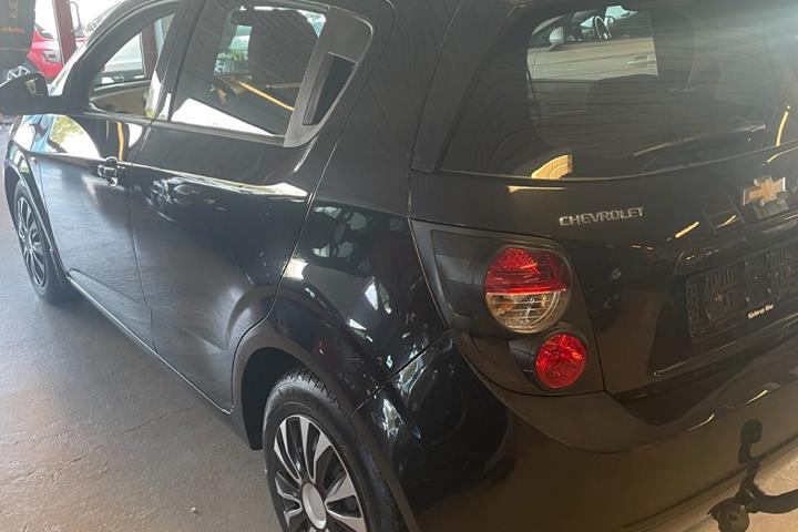 Gul Chevrolet Aveo fra 2013