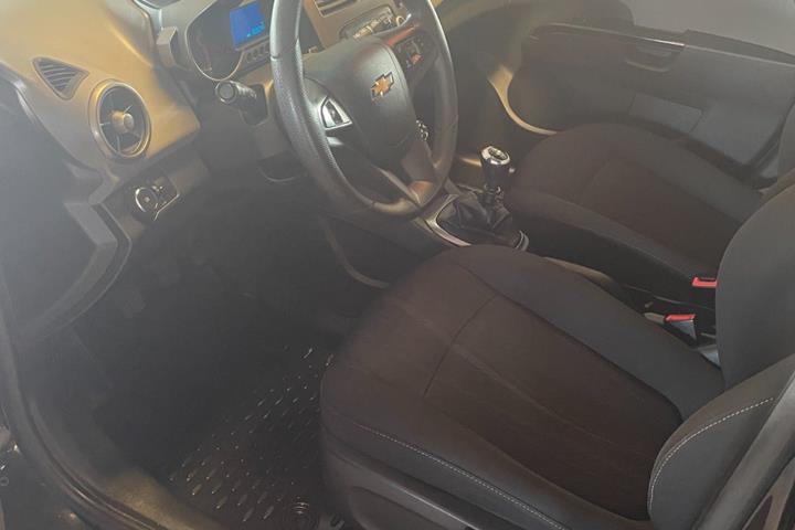 Gul Chevrolet Aveo fra 2013