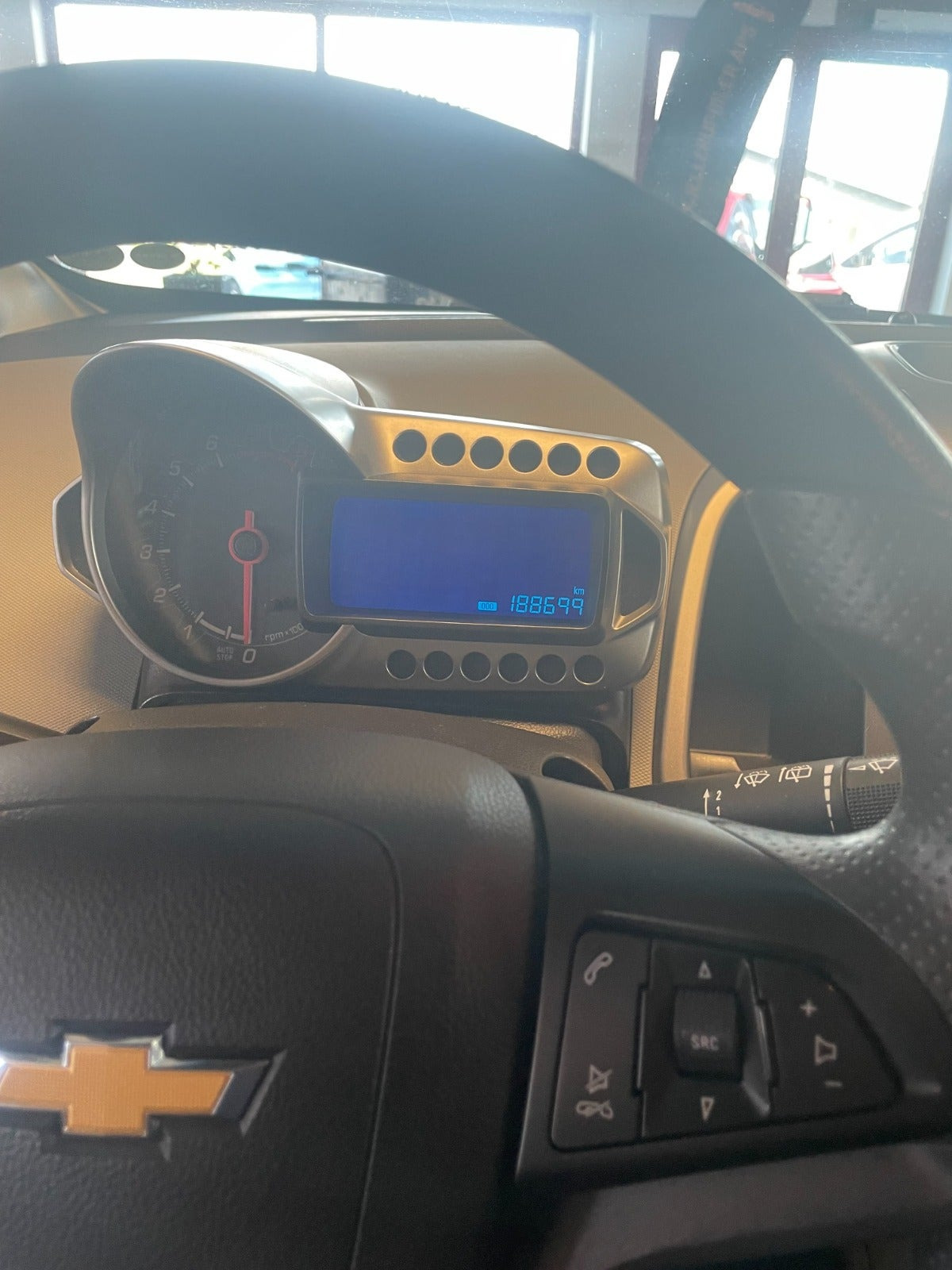 Gul Chevrolet Aveo fra 2013