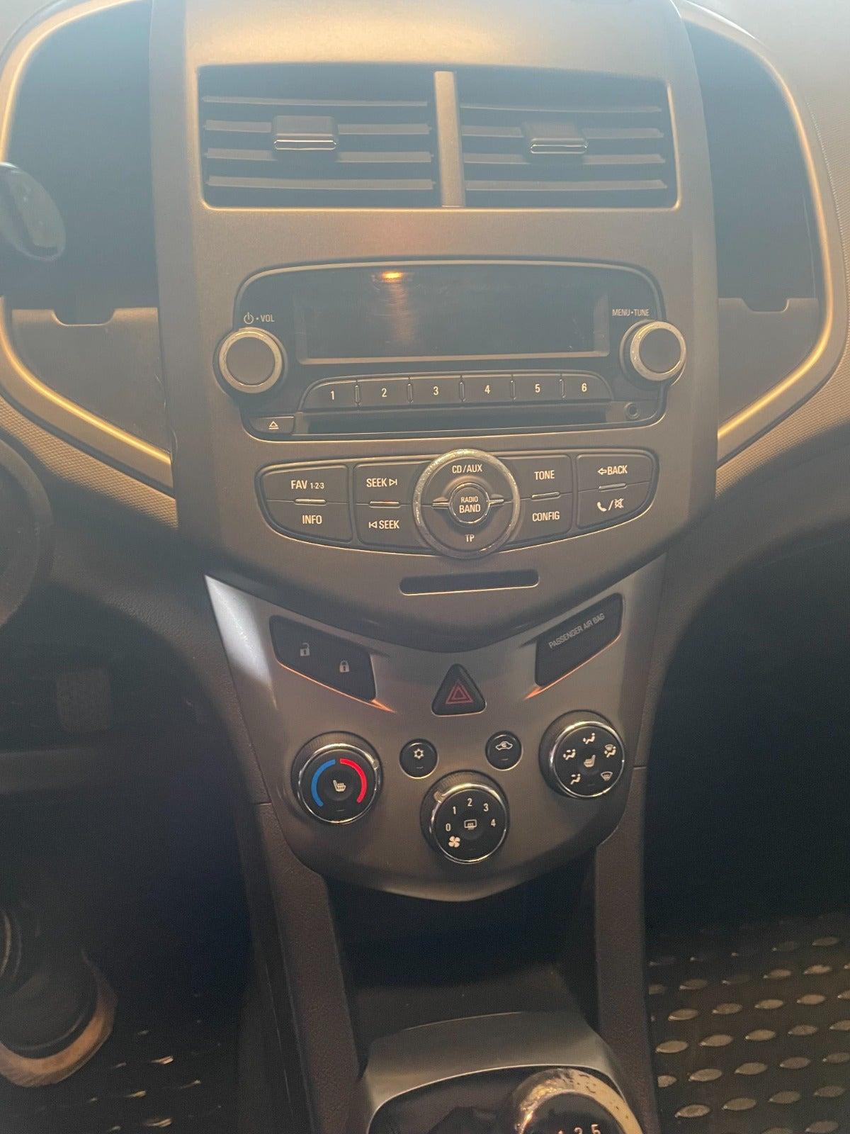 Gul Chevrolet Aveo fra 2013