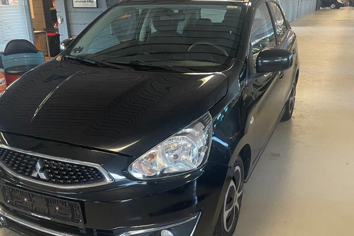 Gul Mitsubishi Space Star fra 2016