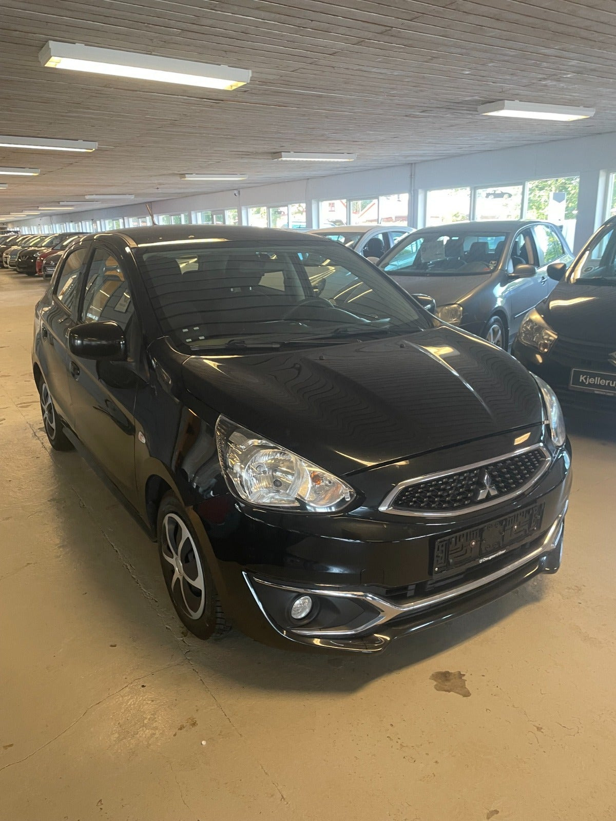 Gul Mitsubishi Space Star fra 2016
