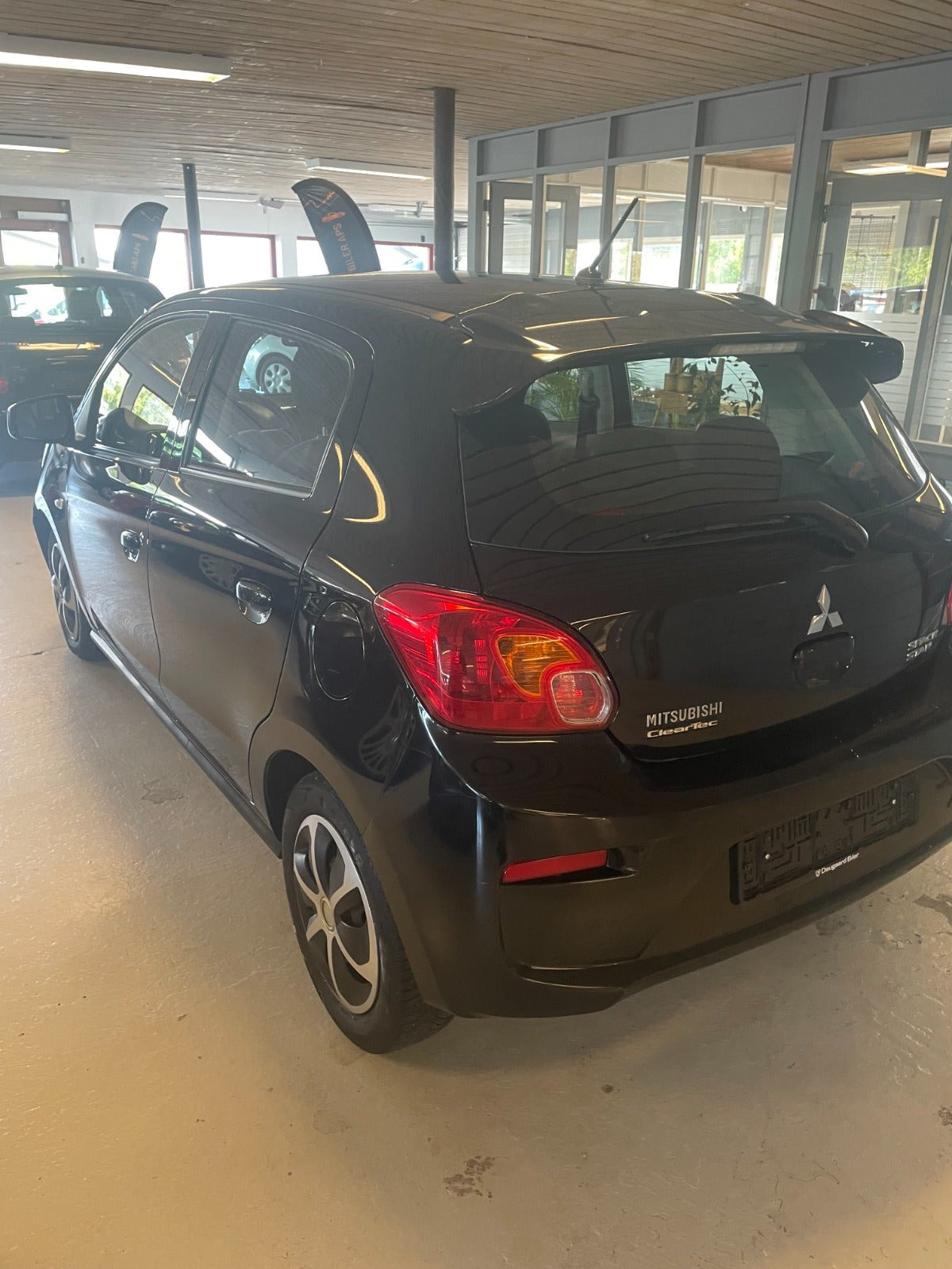 Gul Mitsubishi Space Star fra 2016