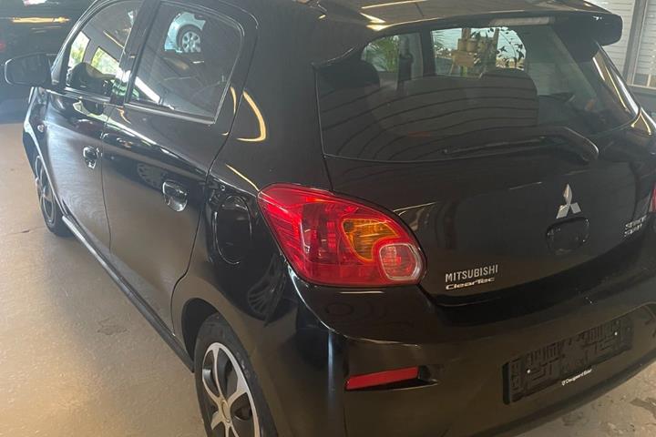 Gul Mitsubishi Space Star fra 2016