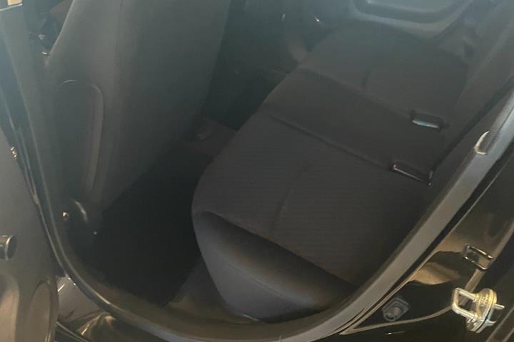 Gul Mitsubishi Space Star fra 2016