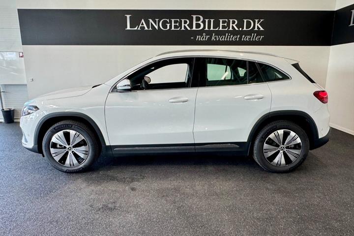 Hvid Mercedes EQA300 fra 2025