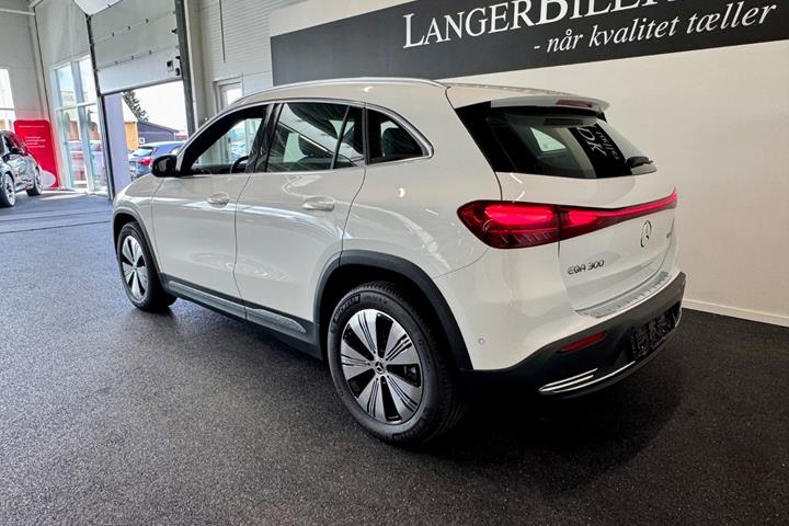 Hvid Mercedes EQA300 fra 2025