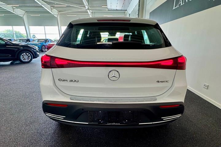 Hvid Mercedes EQA300 fra 2025