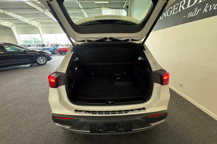 Hvid Mercedes EQA300 fra 2025