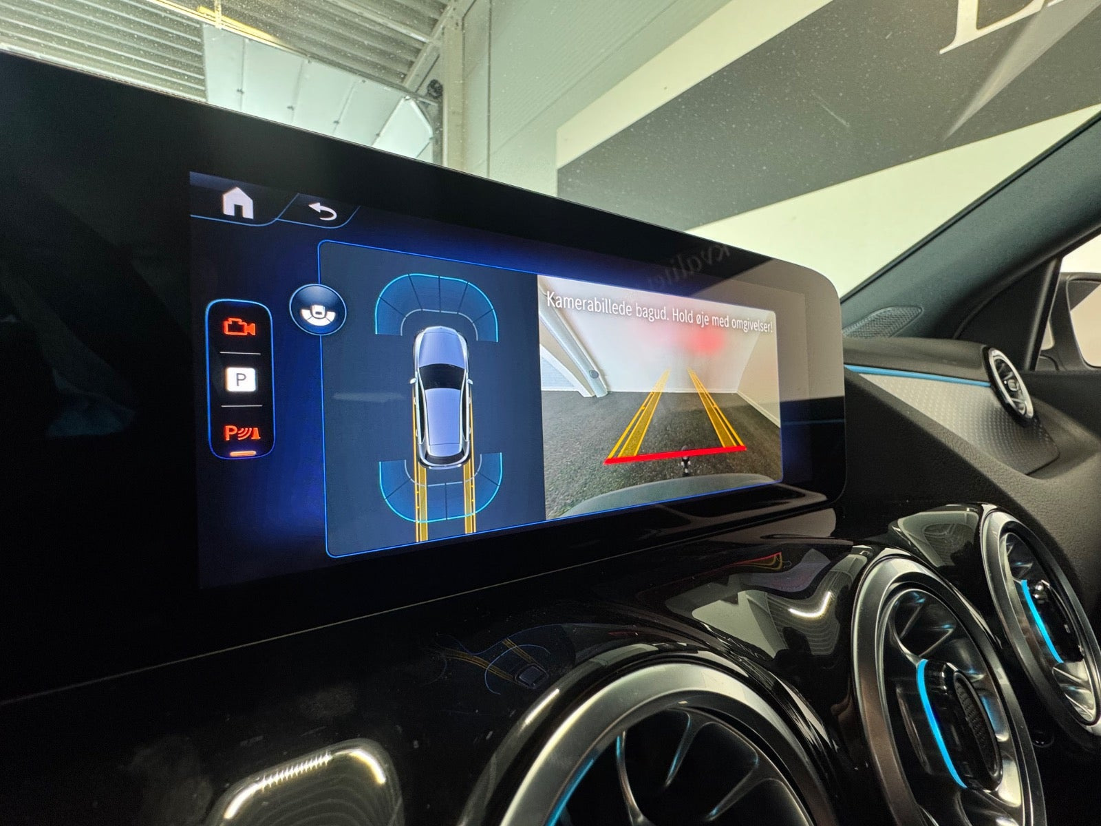 Hvid Mercedes EQA300 fra 2025