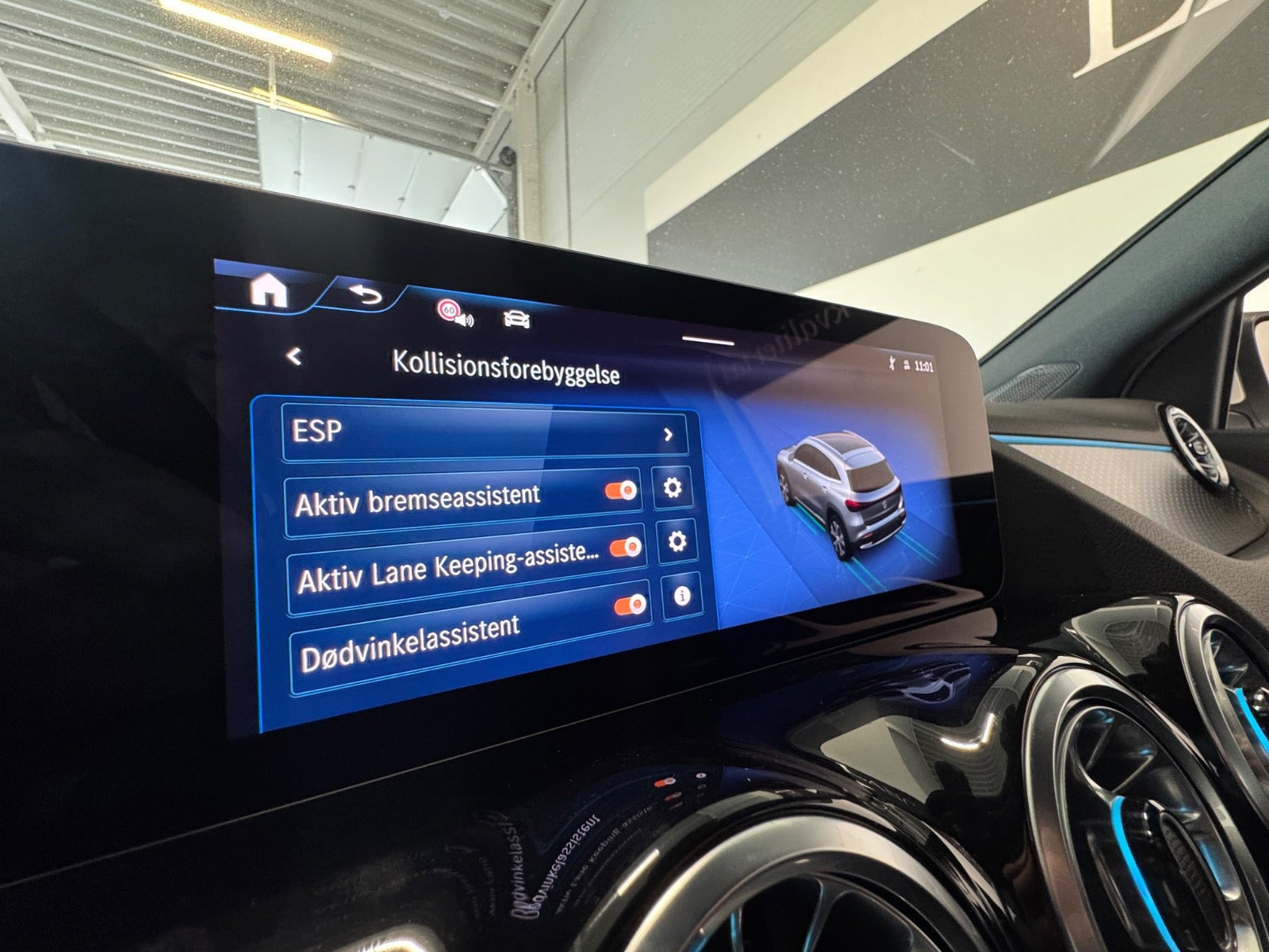Hvid Mercedes EQA300 fra 2025