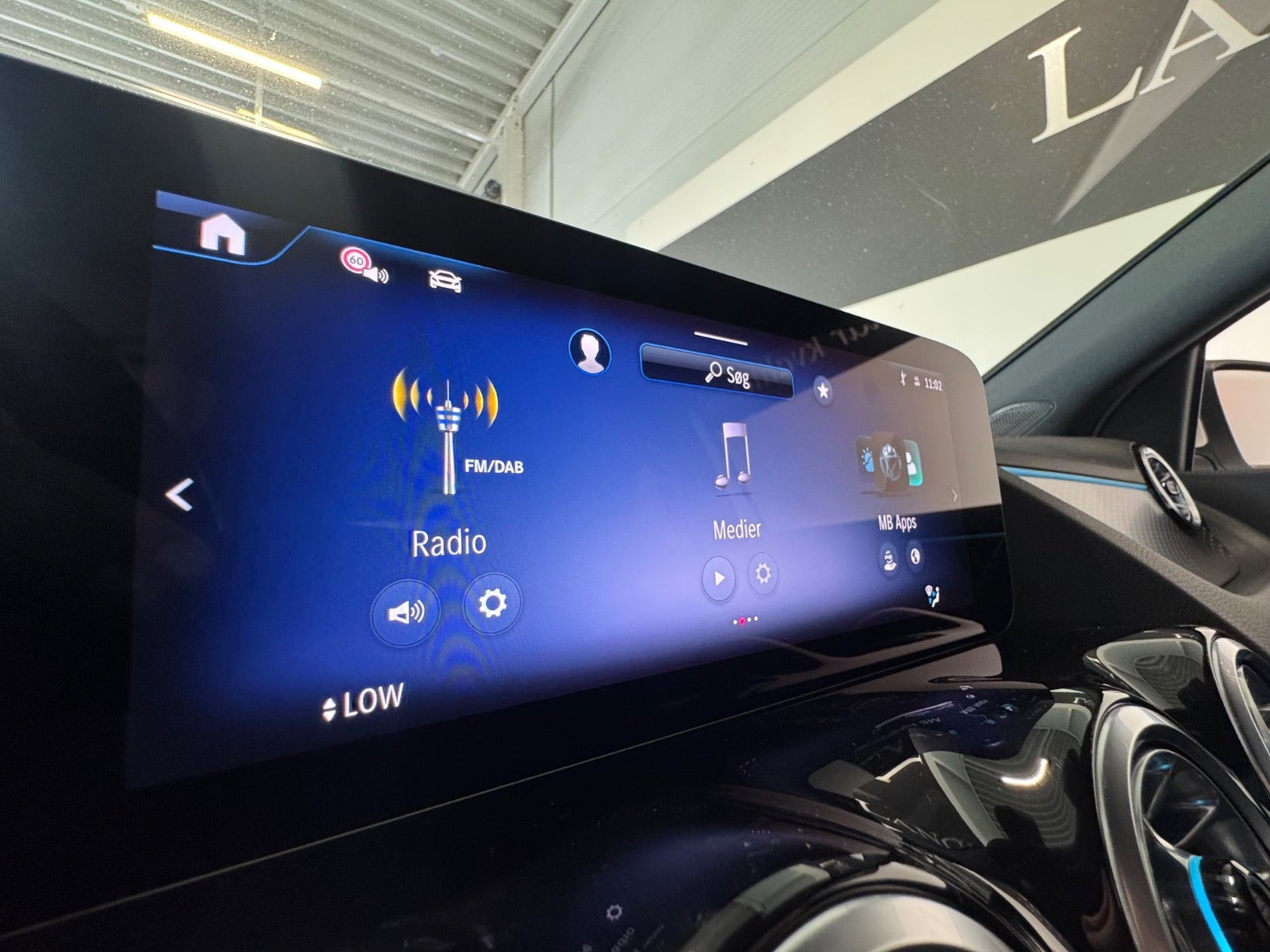 Hvid Mercedes EQA300 fra 2025