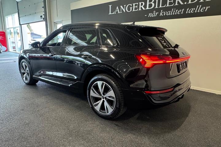 Sort Audi Q8 e-tron fra 2024