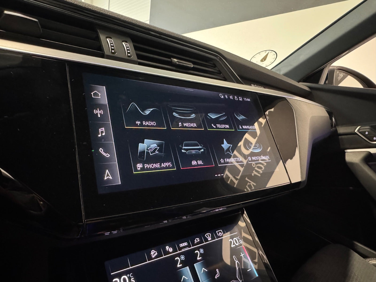 Sort Audi Q8 e-tron fra 2024