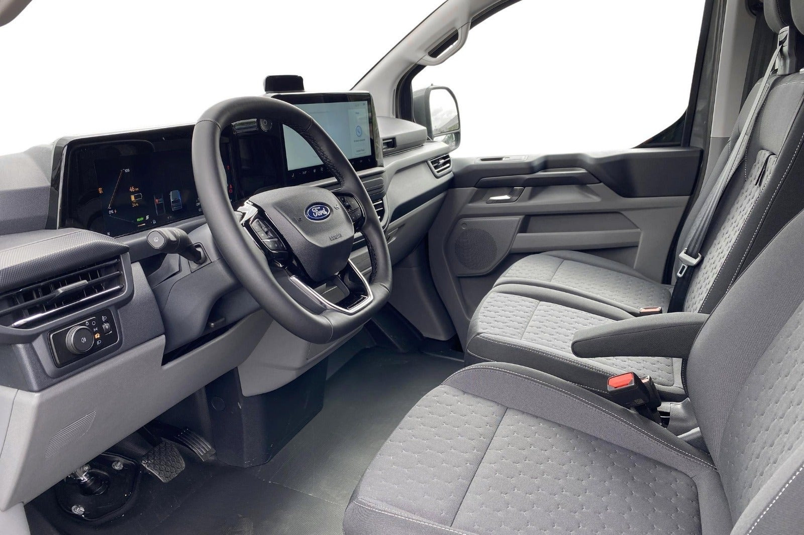 Grå Ford E-Transit Custom 320 L1 fra 2026