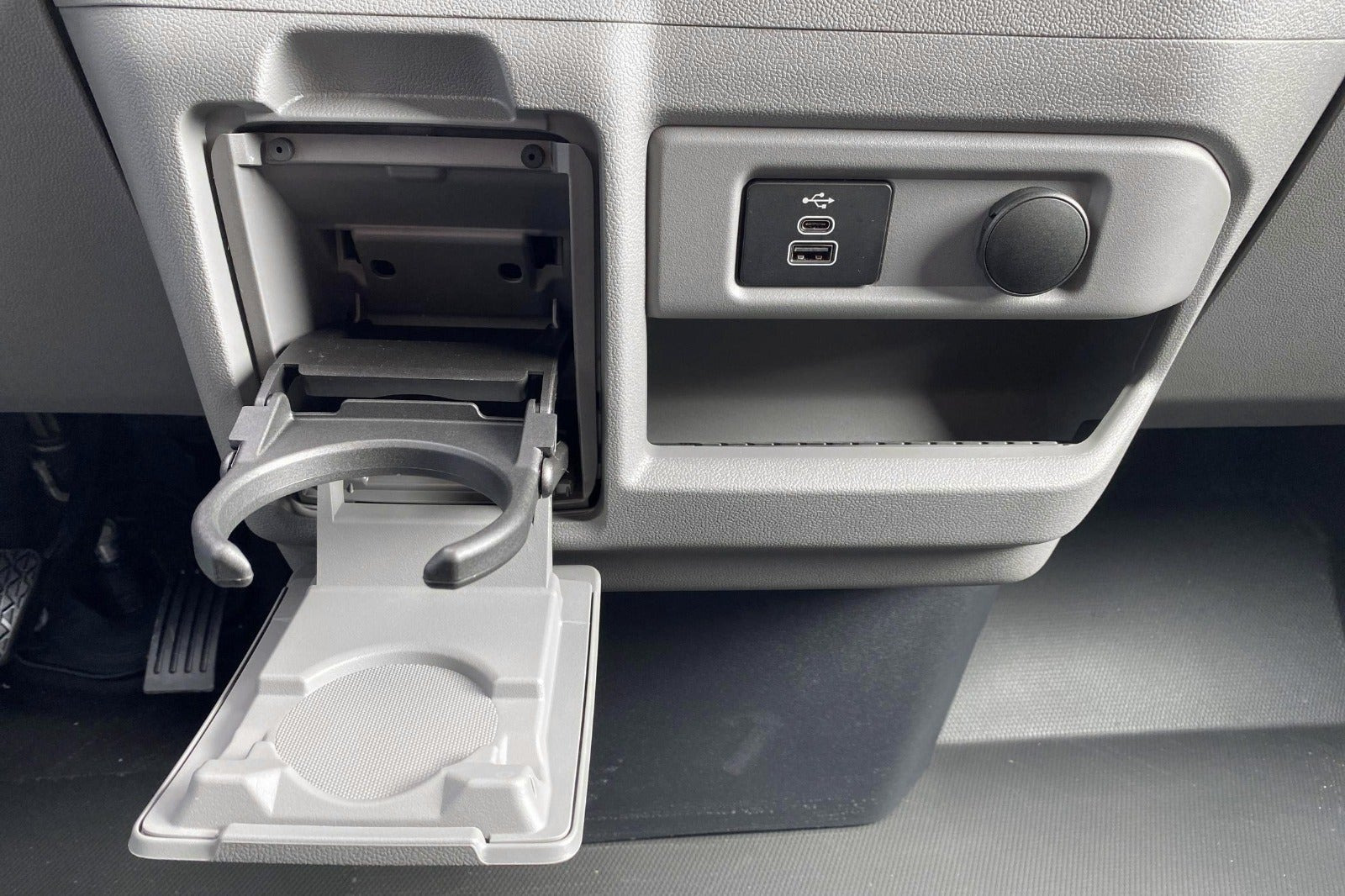 Grå Ford E-Transit Custom 320 L1 fra 2026