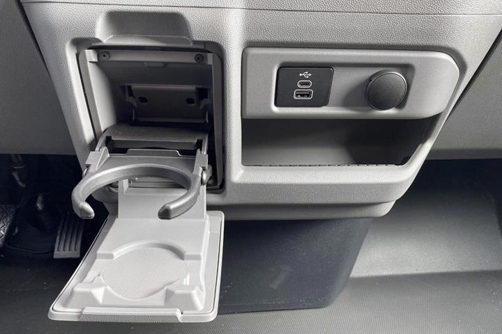 Grå Ford E-Transit Custom 320 L1 fra 2026