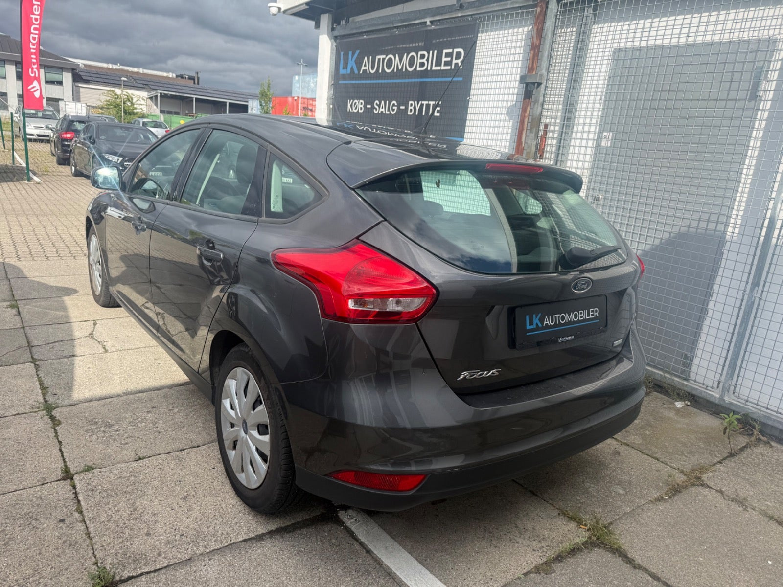 Grå Ford Focus fra 2016