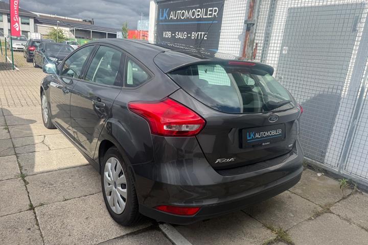 Grå Ford Focus fra 2016