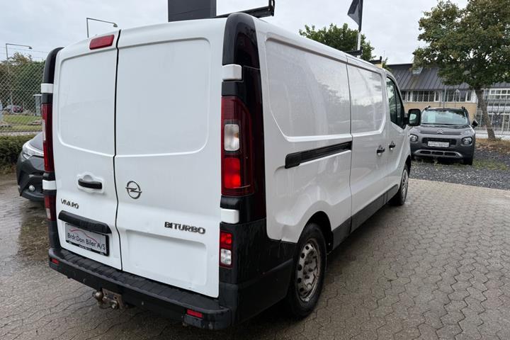 Hvid Opel Vivaro fra 2018