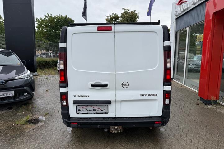 Hvid Opel Vivaro fra 2018