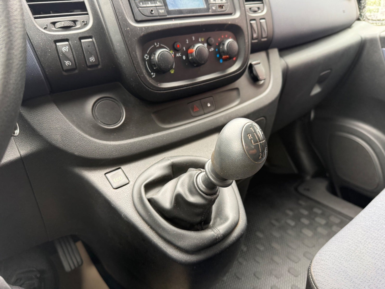 Hvid Opel Vivaro fra 2018